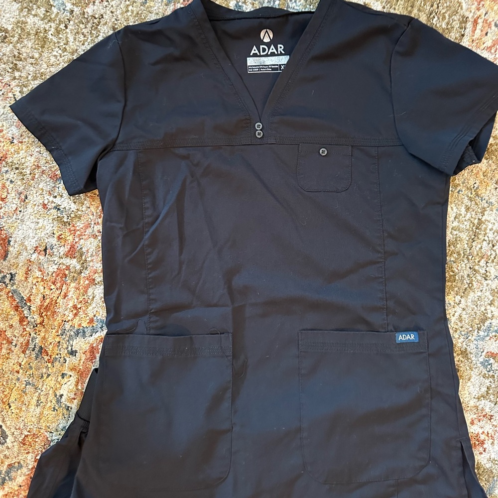 Adar black scrub set